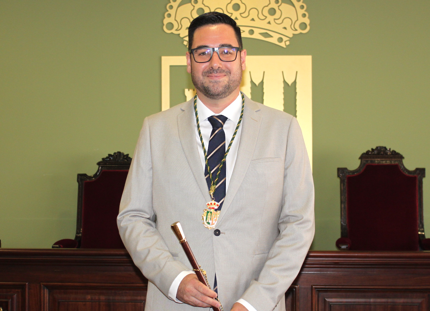 •	El candidato socialista renueva mandato con mayoría absoluta y contará con ocho concejales de la corporación municipal de un total de once que conforman el pleno
